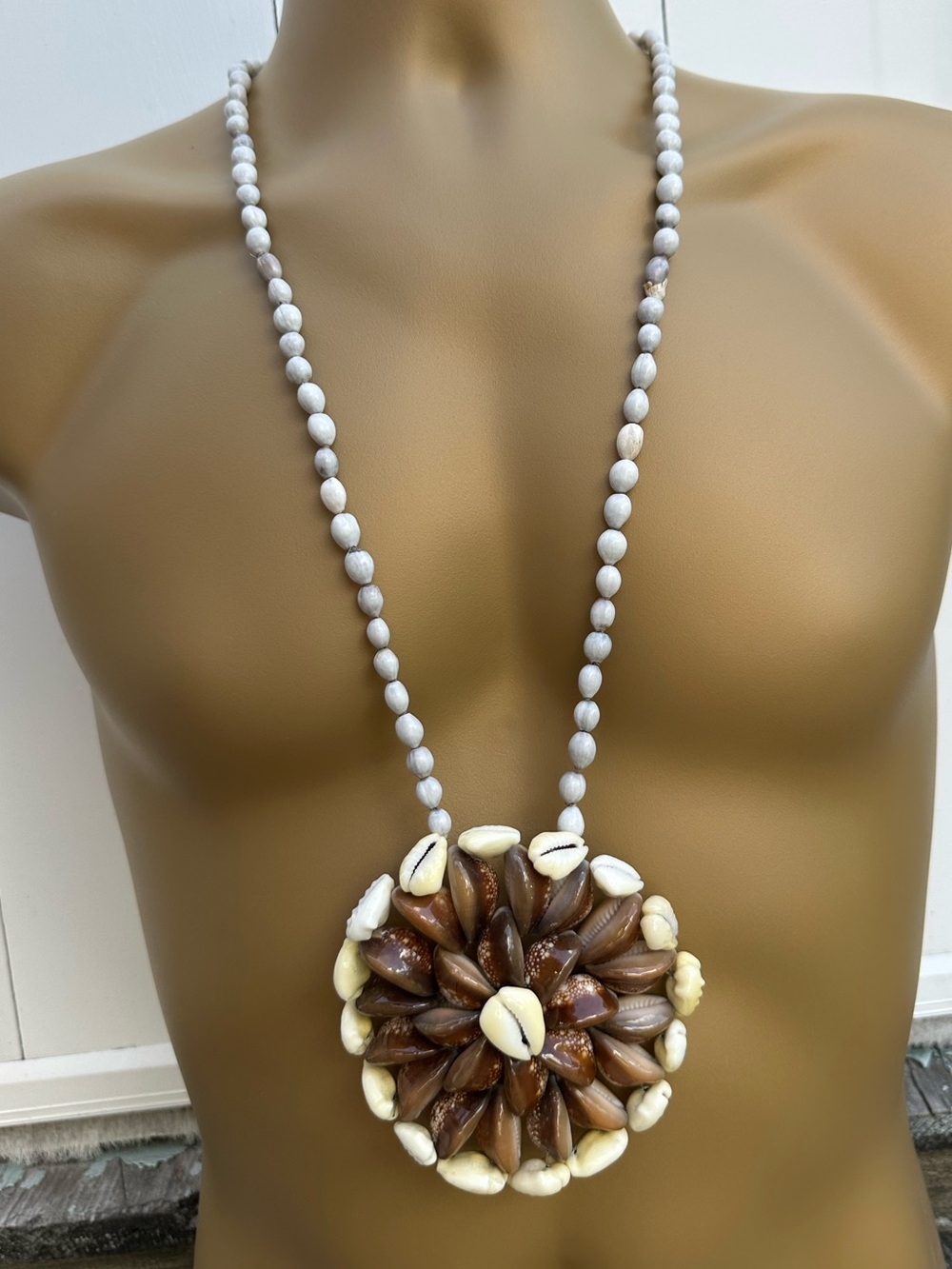 Classic Round Shield Island Lei